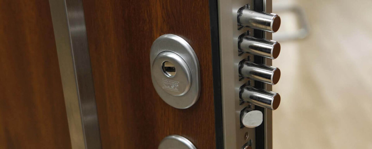 instalacion de puertas seguridad antiokupa 1200x480 - Instalación Puertas de Seguridad Antiokupa