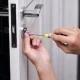 SUBSTITUCIO DE PANYS 80x80 - ¿Cómo funciona una puerta anti okupas?